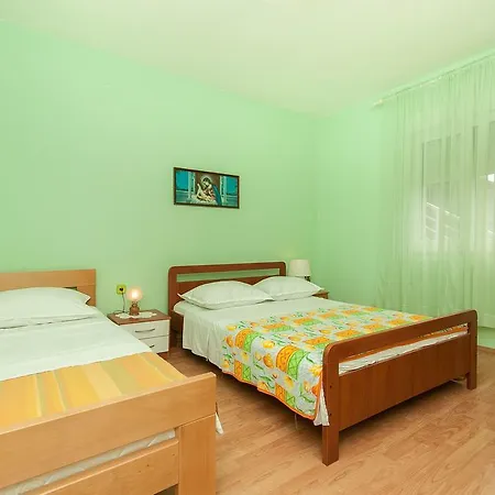Grozdan Apartament *